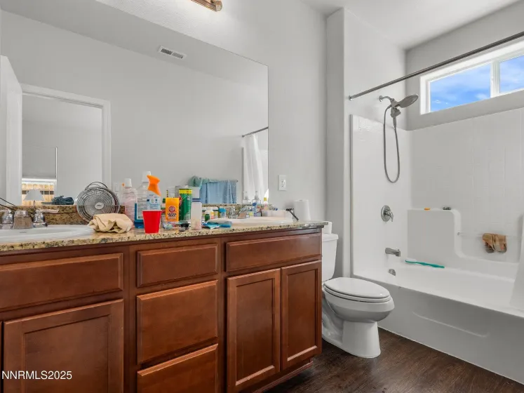 242 Red Oak, Fernley, Nevada 89408, 3 Bedrooms Bedrooms, ,2 BathroomsBathrooms,Residential,Residential,Red Oak,250053683