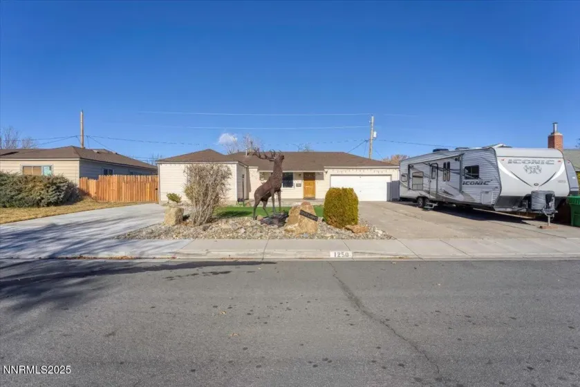 1250 Oxford, Sparks, Nevada 89431, 4 Bedrooms Bedrooms, ,2 BathroomsBathrooms,Residential,Residential,Oxford,250059222