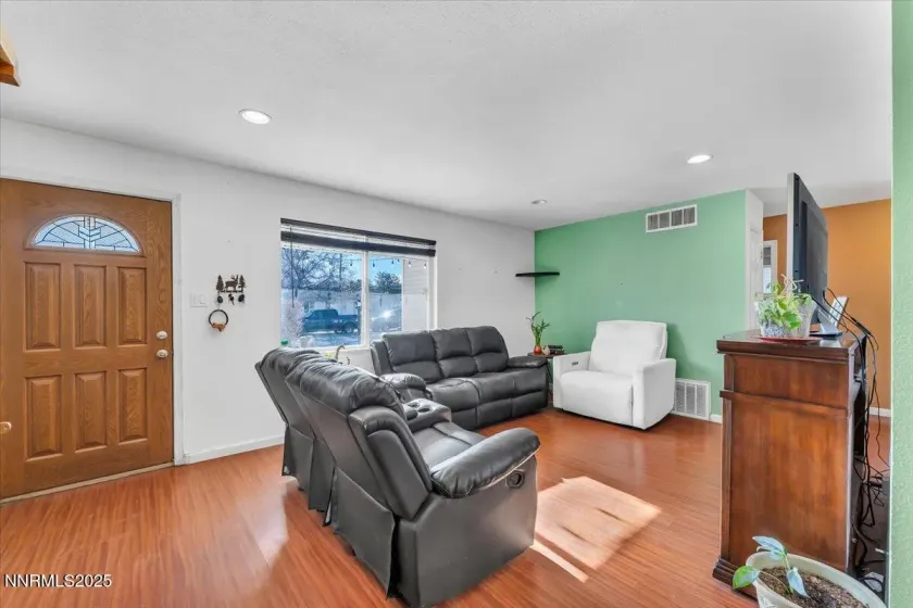 1250 Oxford, Sparks, Nevada 89431, 4 Bedrooms Bedrooms, ,2 BathroomsBathrooms,Residential,Residential,Oxford,250059222