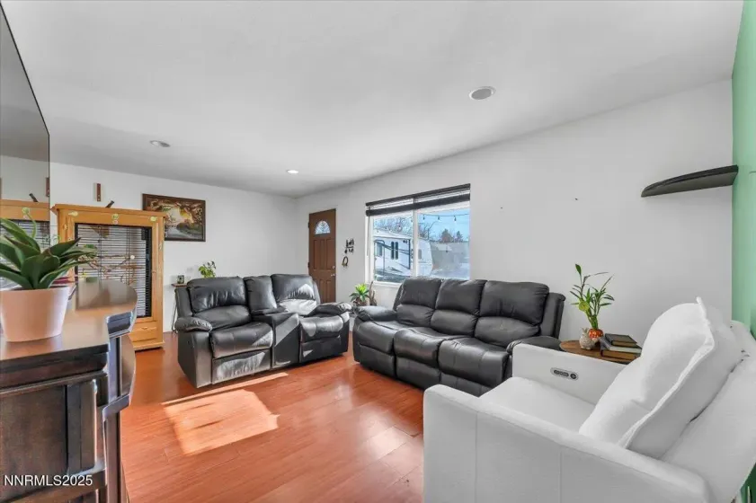 1250 Oxford, Sparks, Nevada 89431, 4 Bedrooms Bedrooms, ,2 BathroomsBathrooms,Residential,Residential,Oxford,250059222