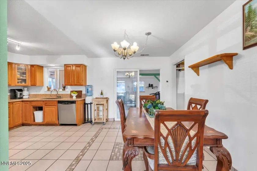 1250 Oxford, Sparks, Nevada 89431, 4 Bedrooms Bedrooms, ,2 BathroomsBathrooms,Residential,Residential,Oxford,250059222