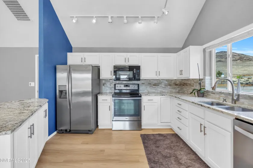 25 El Caballo, Sparks, Nevada 89441, 3 Bedrooms Bedrooms, ,2 BathroomsBathrooms,Residential,Residential,El Caballo,250059223