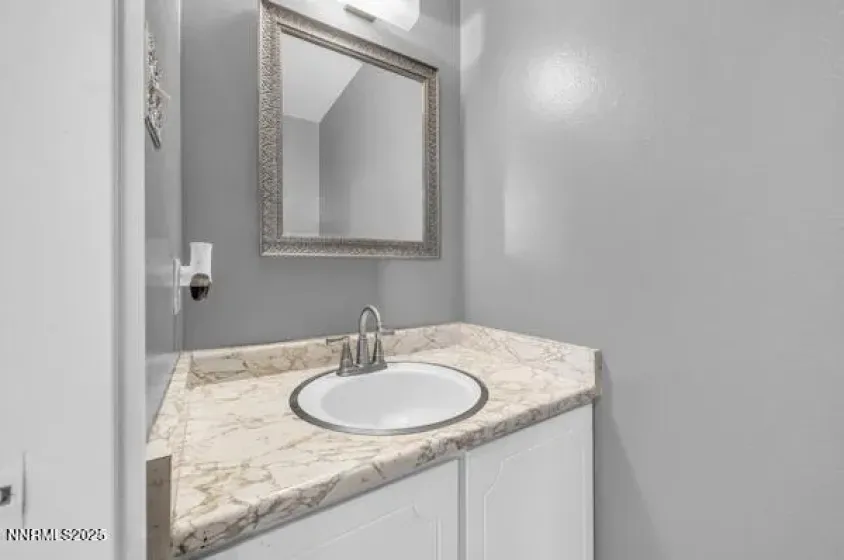 284 Smithridge, Reno, Nevada 89502, 2 Bedrooms Bedrooms, ,2 BathroomsBathrooms,Residential,Residential,Smithridge,250059225