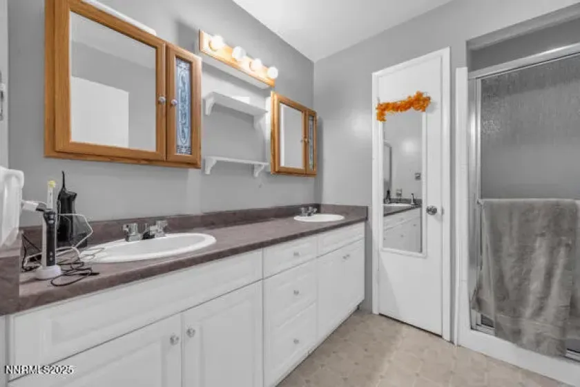 284 Smithridge, Reno, Nevada 89502, 2 Bedrooms Bedrooms, ,2 BathroomsBathrooms,Residential,Residential,Smithridge,250059225