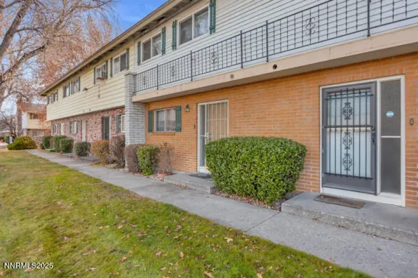 284 Smithridge, Reno, Nevada 89502, 2 Bedrooms Bedrooms, ,2 BathroomsBathrooms,Residential,Residential,Smithridge,250059225