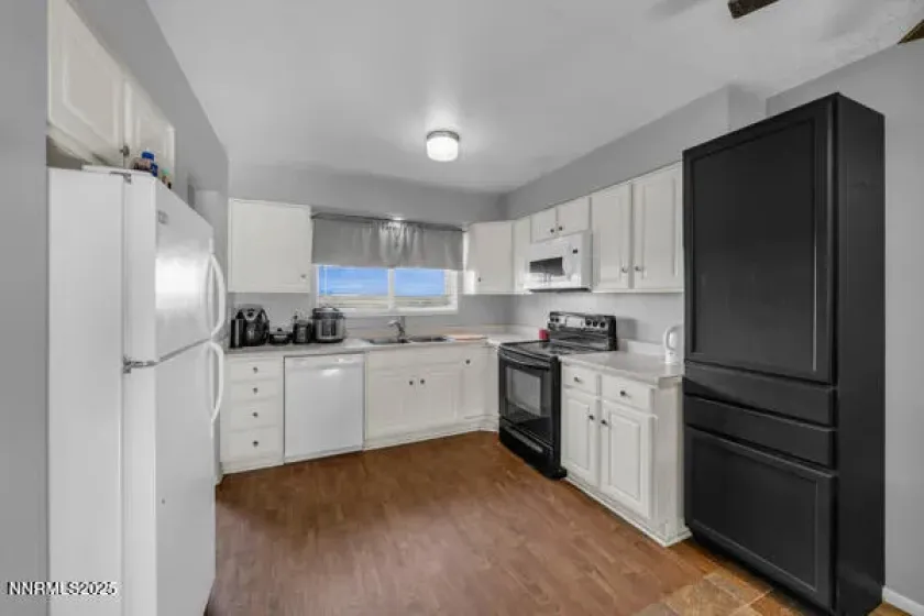 284 Smithridge, Reno, Nevada 89502, 2 Bedrooms Bedrooms, ,2 BathroomsBathrooms,Residential,Residential,Smithridge,250059225