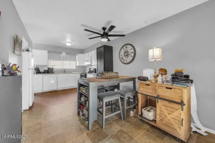 284 Smithridge, Reno, Nevada 89502, 2 Bedrooms Bedrooms, ,2 BathroomsBathrooms,Residential,Residential,Smithridge,250059225