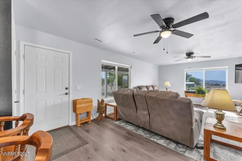 4895 Cheyenne, Stagecoach, Nevada 89429, 2 Bedrooms Bedrooms, ,1 BathroomBathrooms,Residential,Residential,Cheyenne,250059228