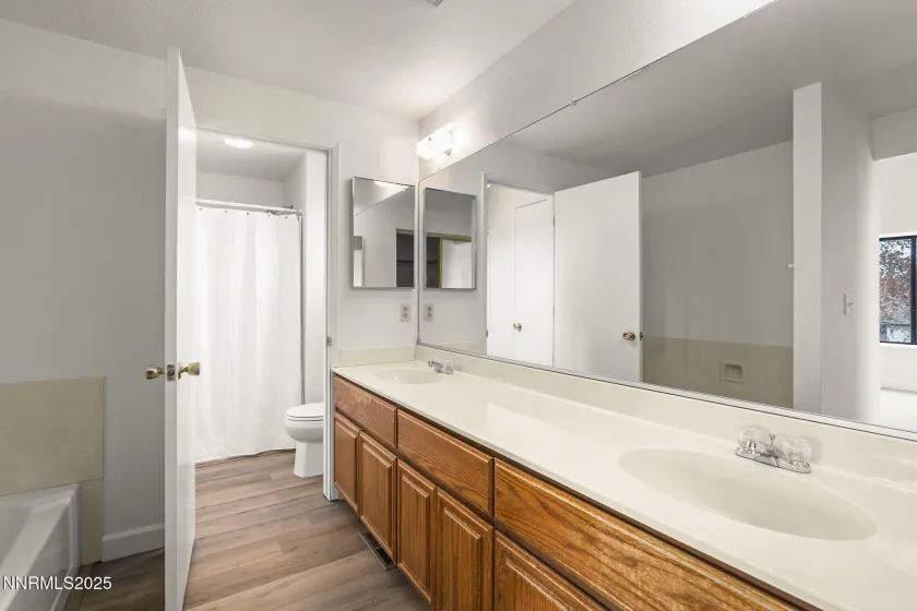 6875 Pah Rah, Sparks, Nevada 89436, 3 Bedrooms Bedrooms, ,3 BathroomsBathrooms,Residential,Residential,Pah Rah,250059233