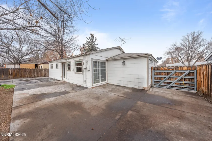 343 Richards, Sparks, Nevada 89431, 3 Bedrooms Bedrooms, ,1 BathroomBathrooms,Residential,Residential,Richards,250059234