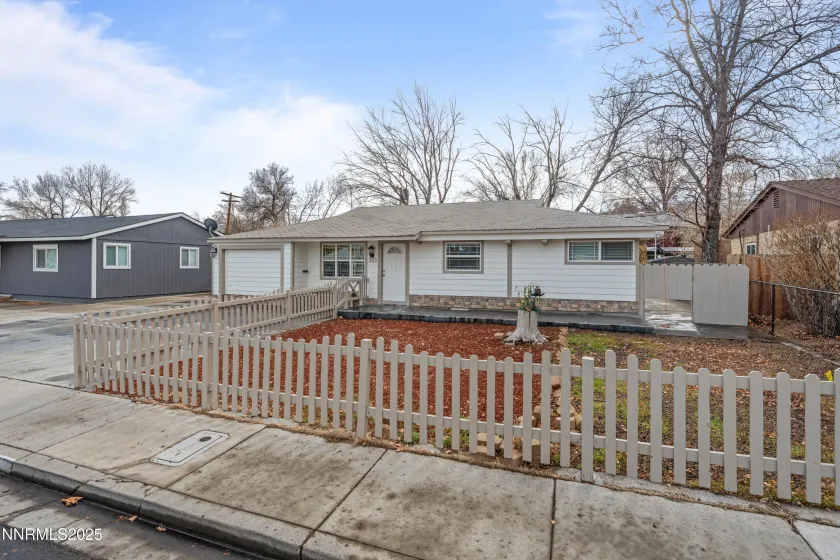 343 Richards, Sparks, Nevada 89431, 3 Bedrooms Bedrooms, ,1 BathroomBathrooms,Residential,Residential,Richards,250059234