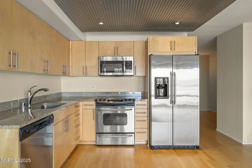 255 Sierra, Reno, Nevada 89501, ,1 BathroomBathrooms,Residential,Residential,Sierra,250059252