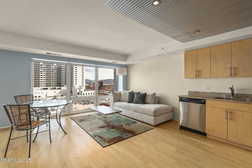 255 Sierra, Reno, Nevada 89501, ,1 BathroomBathrooms,Residential,Residential,Sierra,250059252