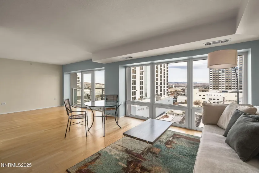 255 Sierra, Reno, Nevada 89501, ,1 BathroomBathrooms,Residential,Residential,Sierra,250059252
