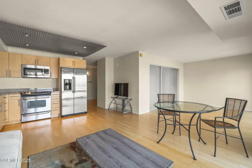 255 Sierra, Reno, Nevada 89501, ,1 BathroomBathrooms,Residential,Residential,Sierra,250059252