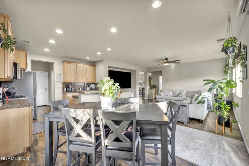 11200 Parma, Reno, Nevada 89521, 4 Bedrooms Bedrooms, ,3 BathroomsBathrooms,Residential,Residential,Parma,250059253