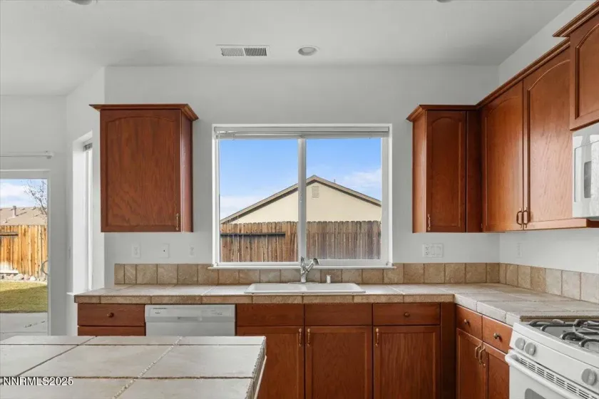 1710 Short Oak, Fernley, Nevada 89408, 4 Bedrooms Bedrooms, ,3 BathroomsBathrooms,Residential,Residential,Short Oak,250059263