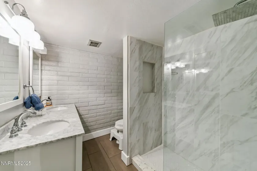 120 Country Club, Incline Village, Nevada 89451, 2 Bedrooms Bedrooms, ,2 BathroomsBathrooms,Residential,Residential,Country Club,250059267