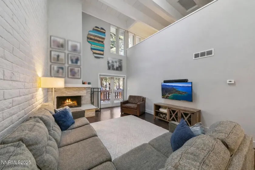 120 Country Club, Incline Village, Nevada 89451, 2 Bedrooms Bedrooms, ,2 BathroomsBathrooms,Residential,Residential,Country Club,250059267