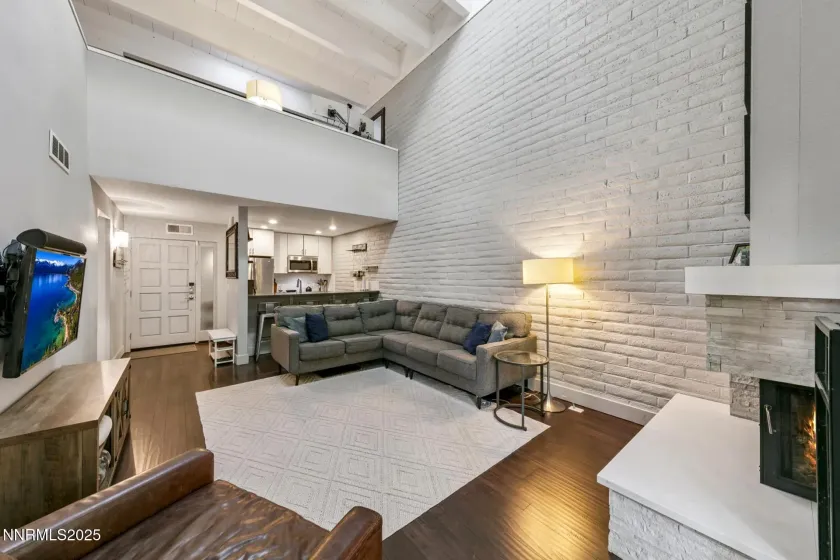 120 Country Club, Incline Village, Nevada 89451, 2 Bedrooms Bedrooms, ,2 BathroomsBathrooms,Residential,Residential,Country Club,250059267