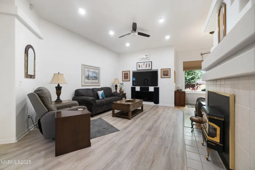 1216 Pleasantview, Gardnerville, Nevada 89460, 3 Bedrooms Bedrooms, ,2 BathroomsBathrooms,Residential,Residential,Pleasantview,250056952