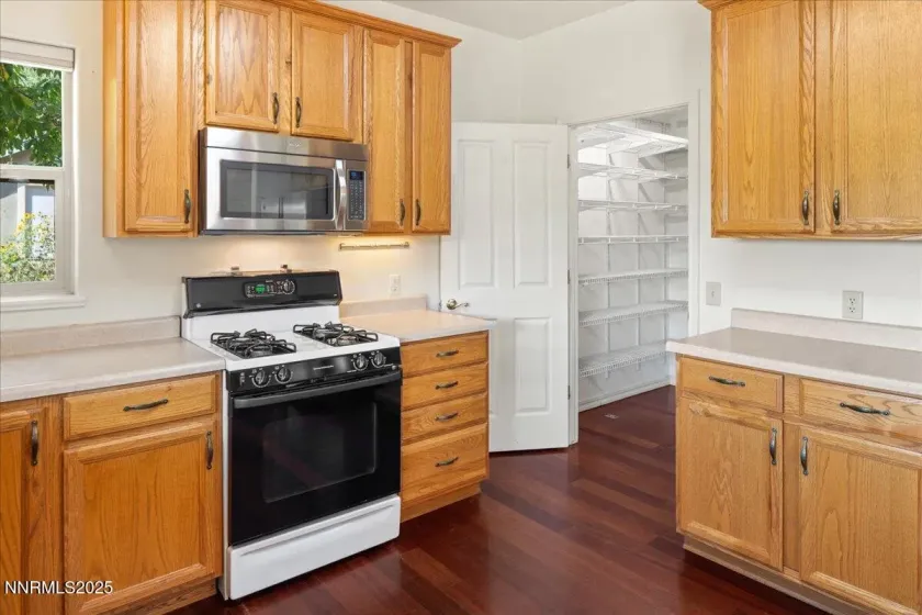 1516 Coleman, Reno, Nevada 89503, 6 Bedrooms Bedrooms, ,4 BathroomsBathrooms,Residential,Residential,Coleman,250059287