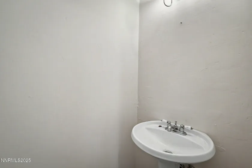 44 Smithridge, Reno, Nevada 89502, 3 Bedrooms Bedrooms, ,2 BathroomsBathrooms,Residential,Residential,Smithridge,250059299