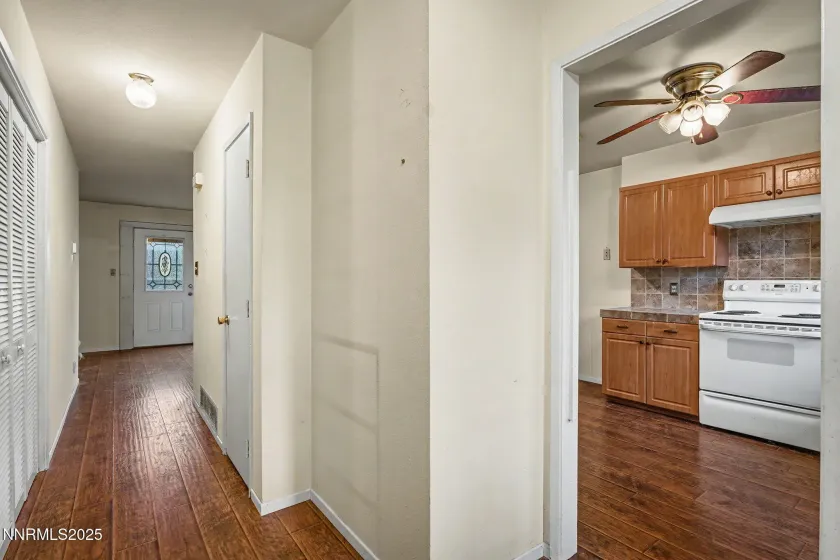 44 Smithridge, Reno, Nevada 89502, 3 Bedrooms Bedrooms, ,2 BathroomsBathrooms,Residential,Residential,Smithridge,250059299