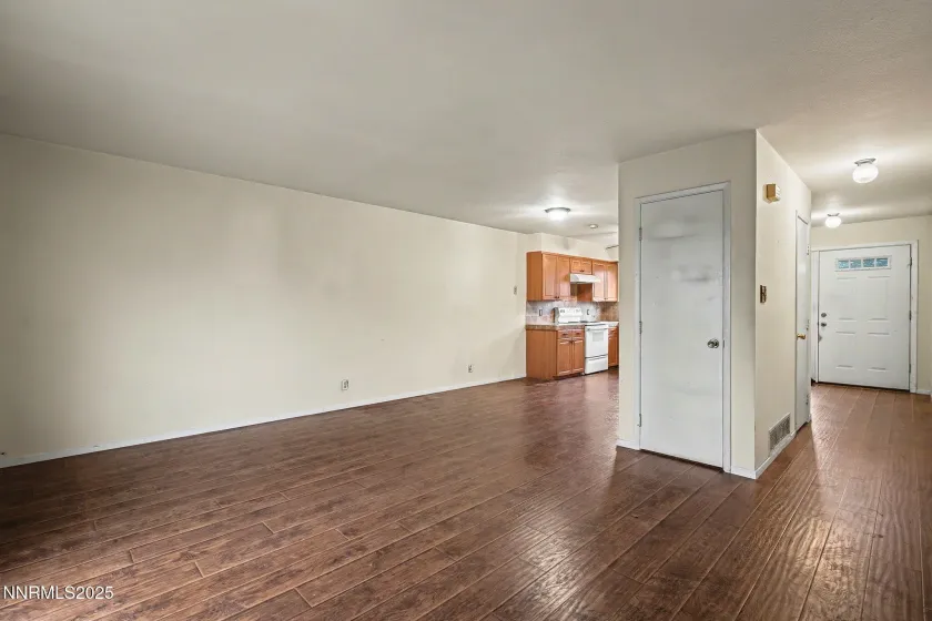 44 Smithridge, Reno, Nevada 89502, 3 Bedrooms Bedrooms, ,2 BathroomsBathrooms,Residential,Residential,Smithridge,250059299