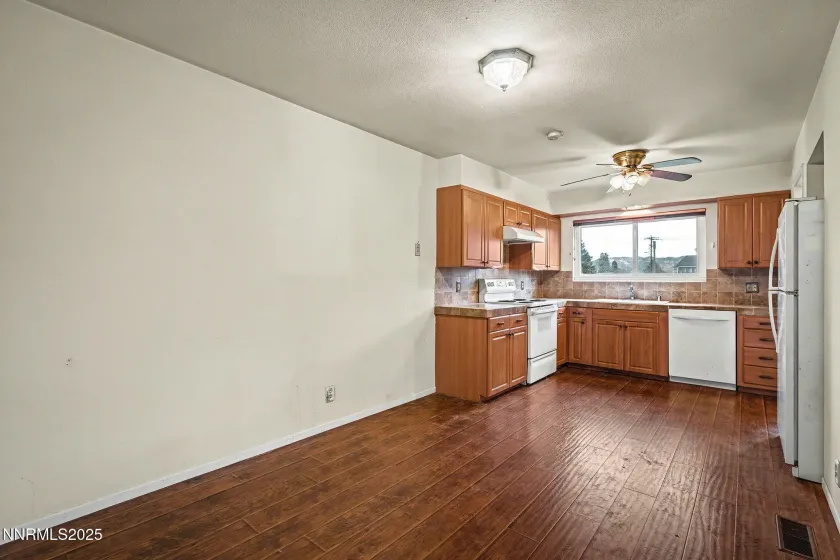 44 Smithridge, Reno, Nevada 89502, 3 Bedrooms Bedrooms, ,2 BathroomsBathrooms,Residential,Residential,Smithridge,250059299