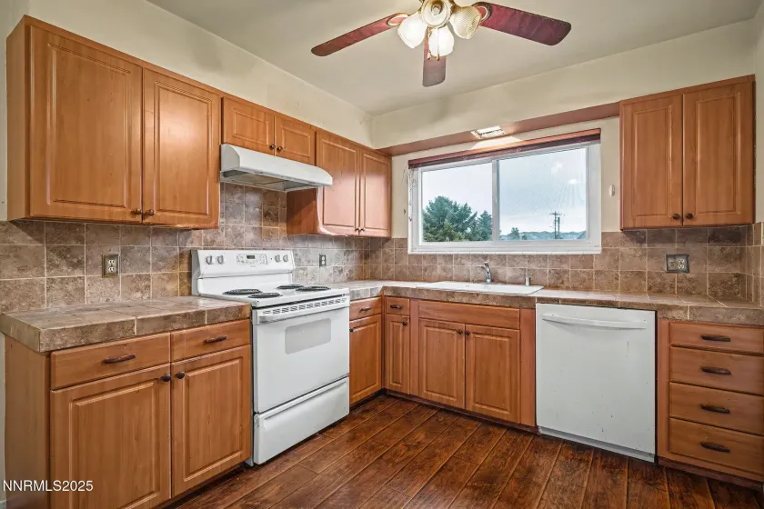 44 Smithridge, Reno, Nevada 89502, 3 Bedrooms Bedrooms, ,2 BathroomsBathrooms,Residential,Residential,Smithridge,250059299