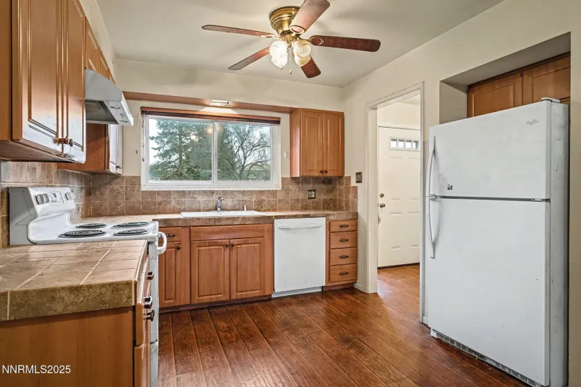 44 Smithridge, Reno, Nevada 89502, 3 Bedrooms Bedrooms, ,2 BathroomsBathrooms,Residential,Residential,Smithridge,250059299