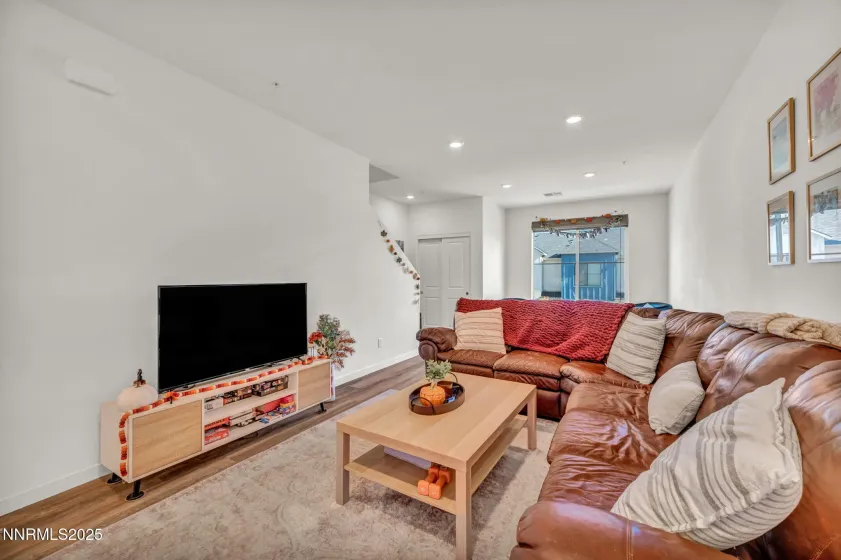 585 Logan Jacob, Reno, Nevada 89503, 2 Bedrooms Bedrooms, ,3 BathroomsBathrooms,Residential,Residential,Logan Jacob,250056438