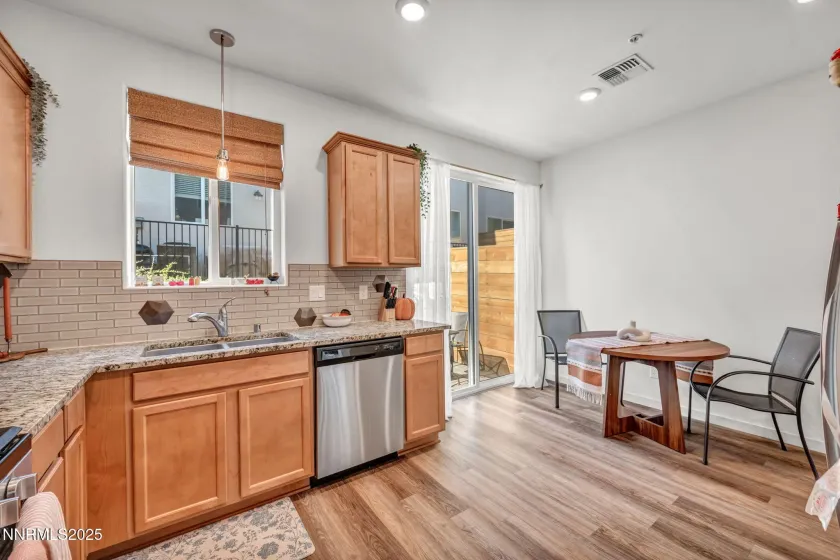 585 Logan Jacob, Reno, Nevada 89503, 2 Bedrooms Bedrooms, ,3 BathroomsBathrooms,Residential,Residential,Logan Jacob,250056438