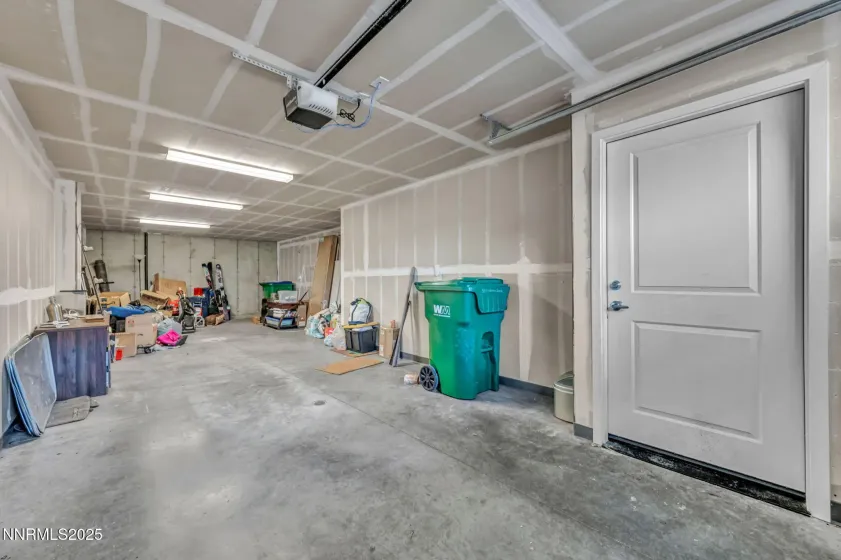 585 Logan Jacob, Reno, Nevada 89503, 2 Bedrooms Bedrooms, ,3 BathroomsBathrooms,Residential,Residential,Logan Jacob,250056438