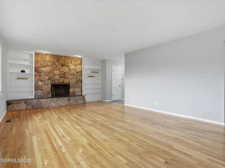 960 12th, Reno, Nevada 89503, 5 Bedrooms Bedrooms, ,3 BathroomsBathrooms,Residential,Residential,12th,250059308