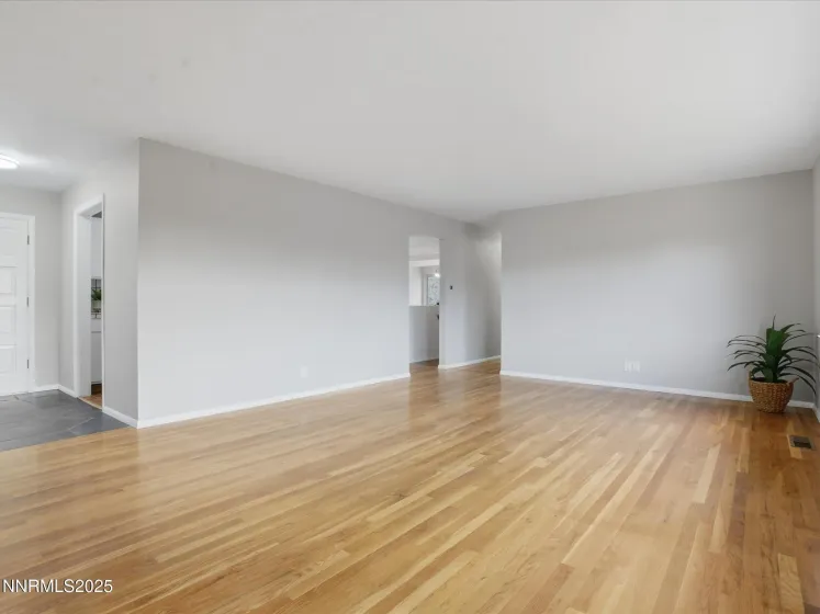 960 12th, Reno, Nevada 89503, 5 Bedrooms Bedrooms, ,3 BathroomsBathrooms,Residential,Residential,12th,250059308