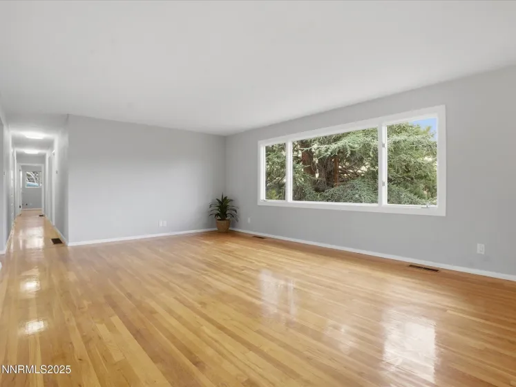 960 12th, Reno, Nevada 89503, 5 Bedrooms Bedrooms, ,3 BathroomsBathrooms,Residential,Residential,12th,250059308