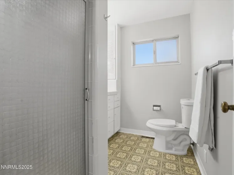 960 12th, Reno, Nevada 89503, 5 Bedrooms Bedrooms, ,3 BathroomsBathrooms,Residential,Residential,12th,250059308