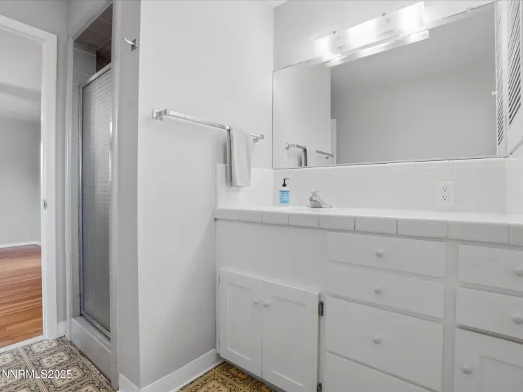 960 12th, Reno, Nevada 89503, 5 Bedrooms Bedrooms, ,3 BathroomsBathrooms,Residential,Residential,12th,250059308