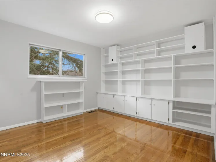 960 12th, Reno, Nevada 89503, 5 Bedrooms Bedrooms, ,3 BathroomsBathrooms,Residential,Residential,12th,250059308