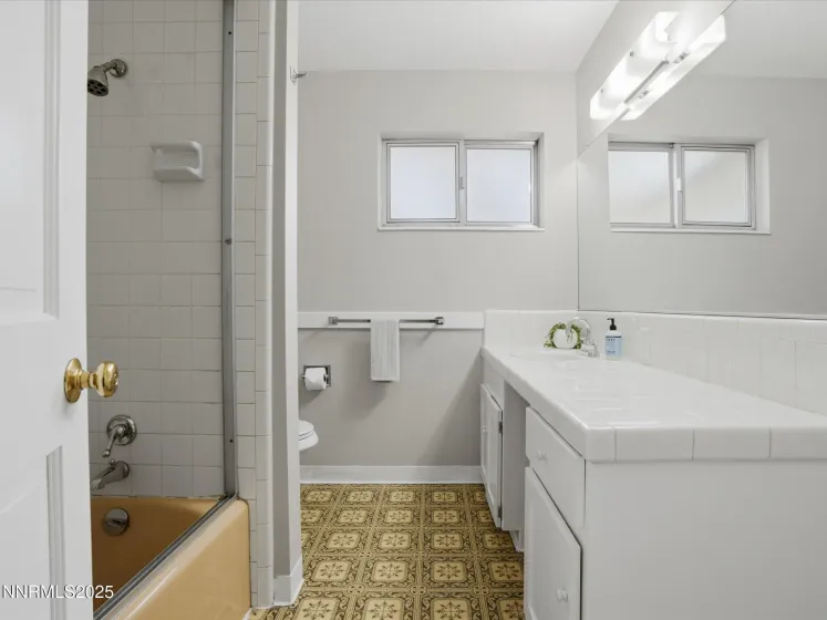 960 12th, Reno, Nevada 89503, 5 Bedrooms Bedrooms, ,3 BathroomsBathrooms,Residential,Residential,12th,250059308