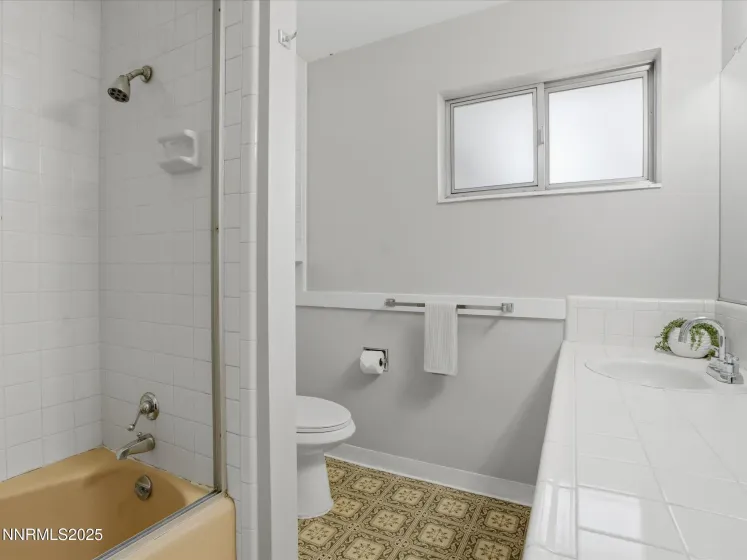 960 12th, Reno, Nevada 89503, 5 Bedrooms Bedrooms, ,3 BathroomsBathrooms,Residential,Residential,12th,250059308