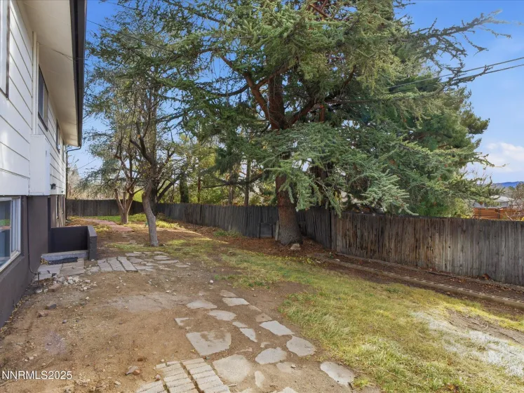 960 12th, Reno, Nevada 89503, 5 Bedrooms Bedrooms, ,3 BathroomsBathrooms,Residential,Residential,12th,250059308