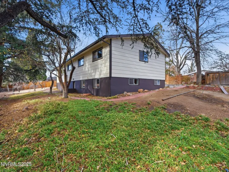 960 12th, Reno, Nevada 89503, 5 Bedrooms Bedrooms, ,3 BathroomsBathrooms,Residential,Residential,12th,250059308