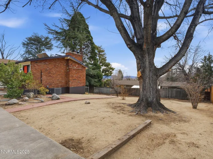 960 12th, Reno, Nevada 89503, 5 Bedrooms Bedrooms, ,3 BathroomsBathrooms,Residential,Residential,12th,250059308