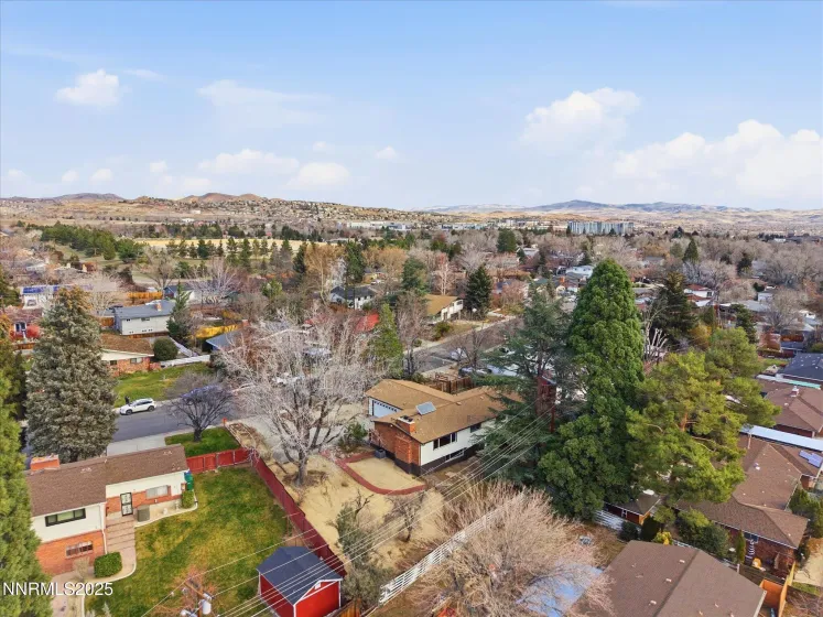 960 12th, Reno, Nevada 89503, 5 Bedrooms Bedrooms, ,3 BathroomsBathrooms,Residential,Residential,12th,250059308