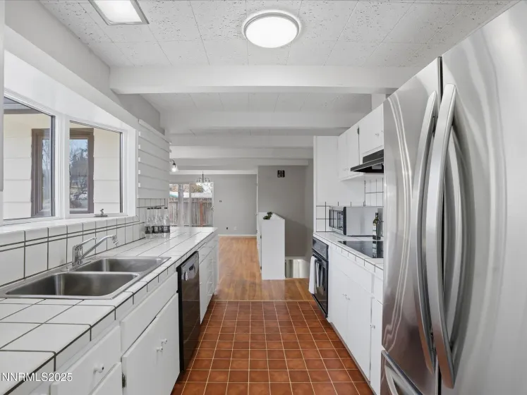 960 12th, Reno, Nevada 89503, 5 Bedrooms Bedrooms, ,3 BathroomsBathrooms,Residential,Residential,12th,250059308