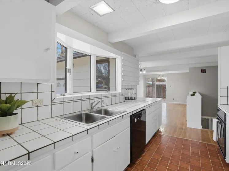 960 12th, Reno, Nevada 89503, 5 Bedrooms Bedrooms, ,3 BathroomsBathrooms,Residential,Residential,12th,250059308