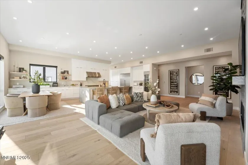 40 Campolina, Reno, Nevada 89511, 3 Bedrooms Bedrooms, ,4 BathroomsBathrooms,Residential,Residential,Campolina,250059321